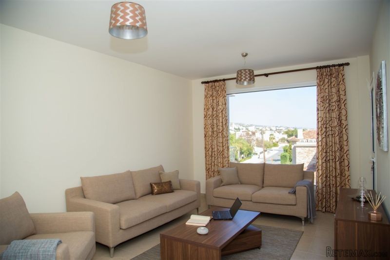 Newish And Modern Two Bedroom Apartment..