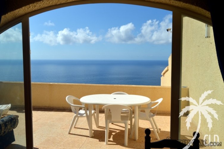 Beautifully located apartment, first line from the coast on..