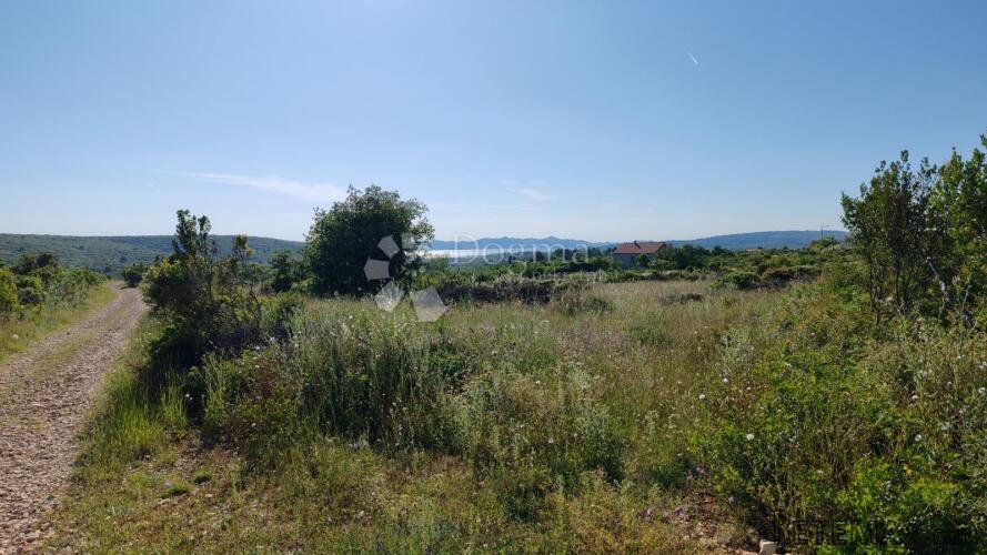 Debeljak - Građevinsko zemljište 932 m2 - 2