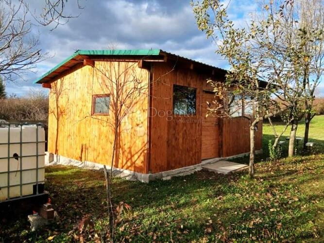 Poljoprivredno zemljište sa kamp kućicom - 2