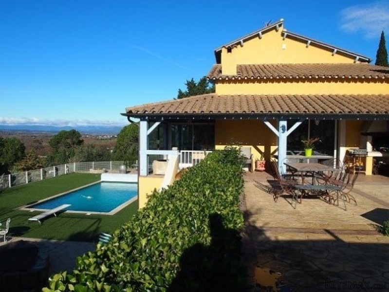 Villa With 3 Accomodations On 2180 M2.. - 2