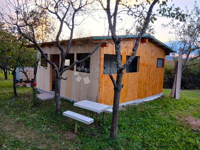 Poljoprivredno zemljište sa kamp kućicom - 3