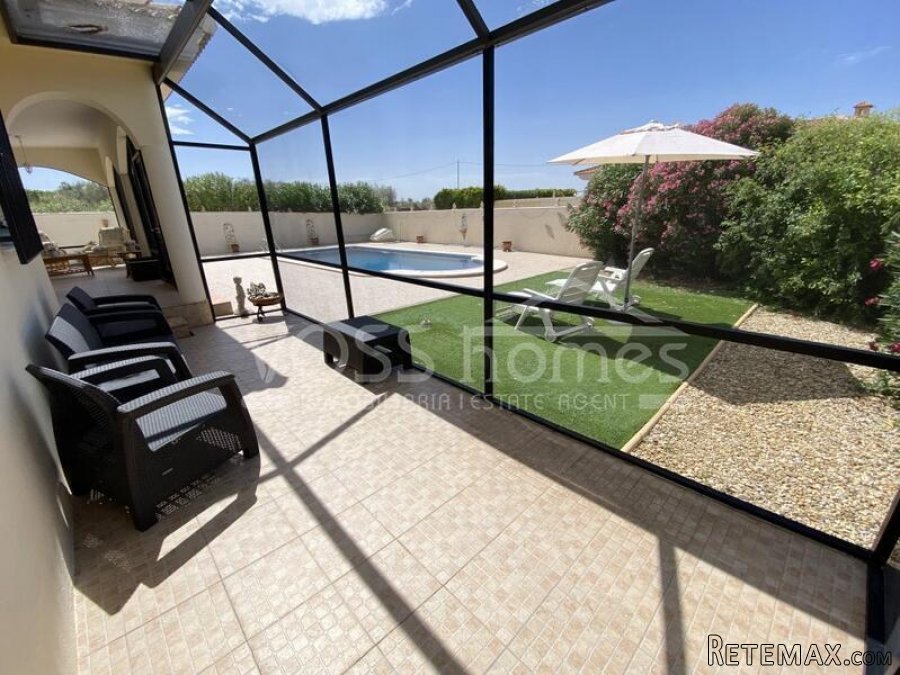 An impressively presented, 3 bed, 2 bath Villa for sale in.. - 6