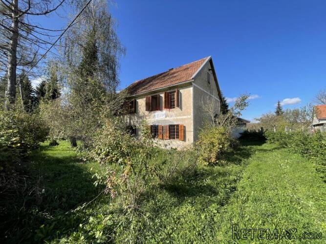 Ogulin, Josipdol - kuća s velikom okućnicom