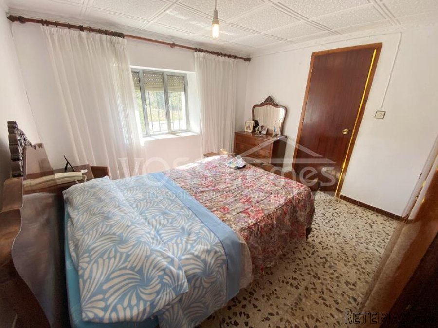 NEW LISTING TO VOSS HOMES - A lovely 2 bed, 1 bath ( more.. - 18
