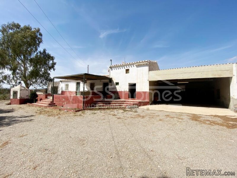 NEW LISTING TO VOSS HOMES - A large two storey Country.. - 2