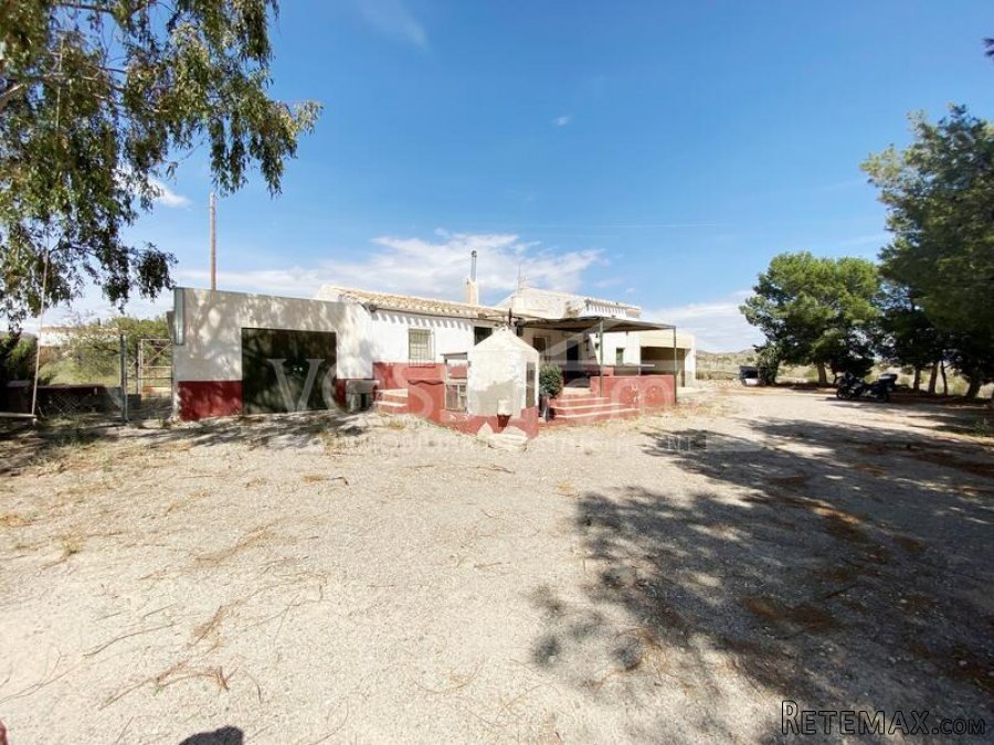 NEW LISTING TO VOSS HOMES - A large two storey Country.. - 3