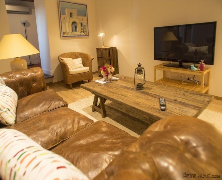 Superbly Renovated Apartment With.. - 2