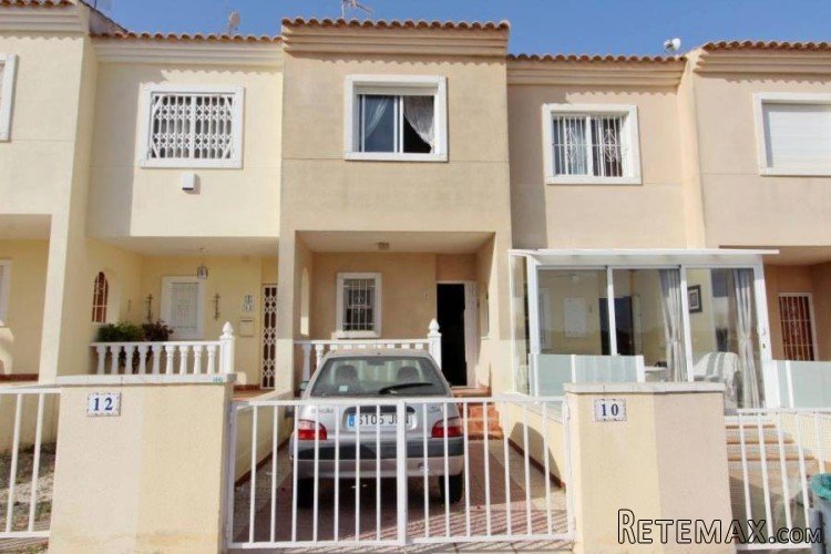 This beautiful and spacious semi-detached house is located.. - 3