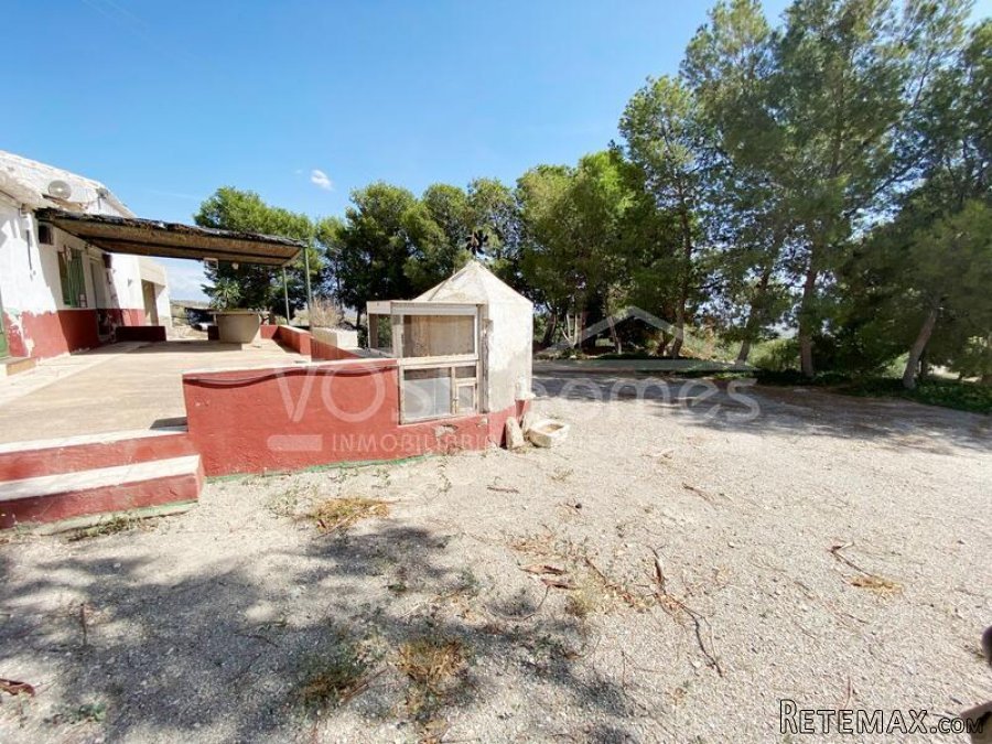 NEW LISTING TO VOSS HOMES - A large two storey Country.. - 4