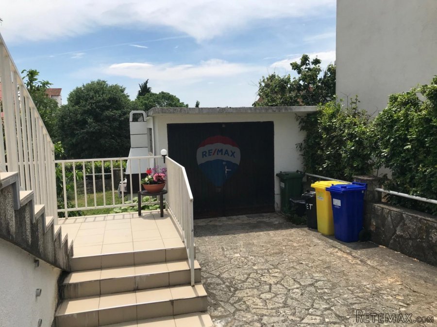 Otok Krk,Malinska,samostojeća kuća 300 m2, na parceli od 779 - 4