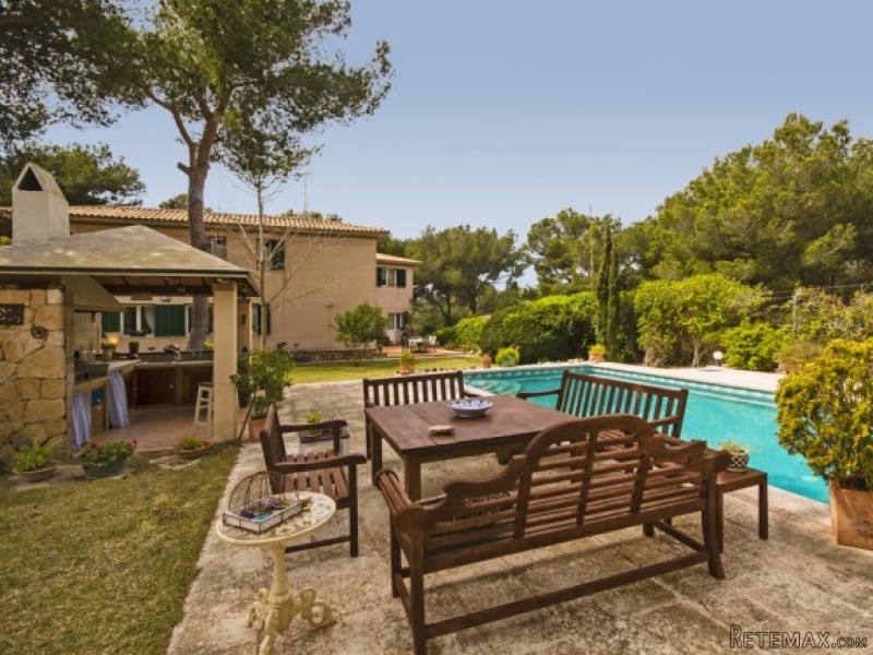 Private Villa Overlooking The Green..