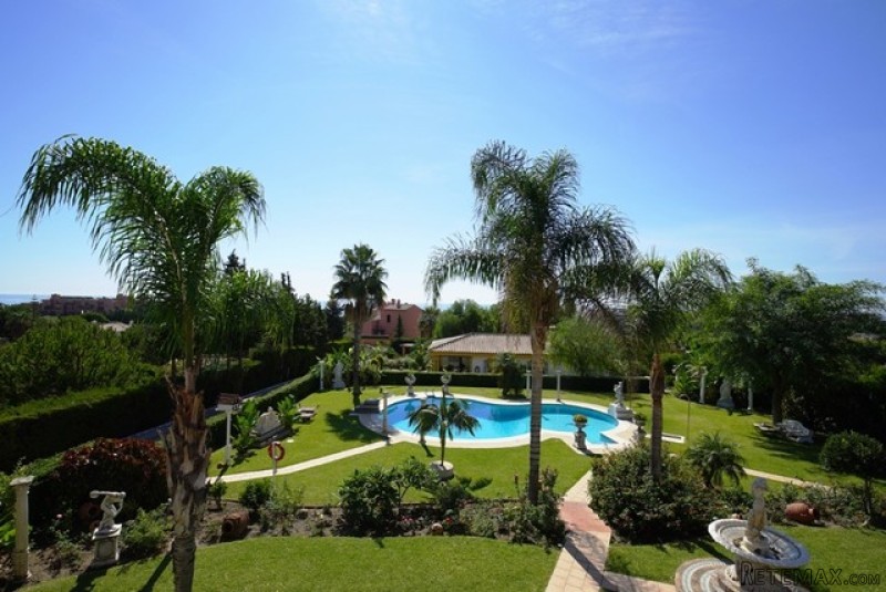 7 Bedrooms - Villa - Malaga - For Sale