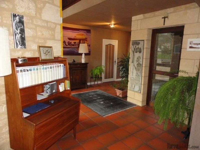 Spacious And Contemporary Villa With.. - 2