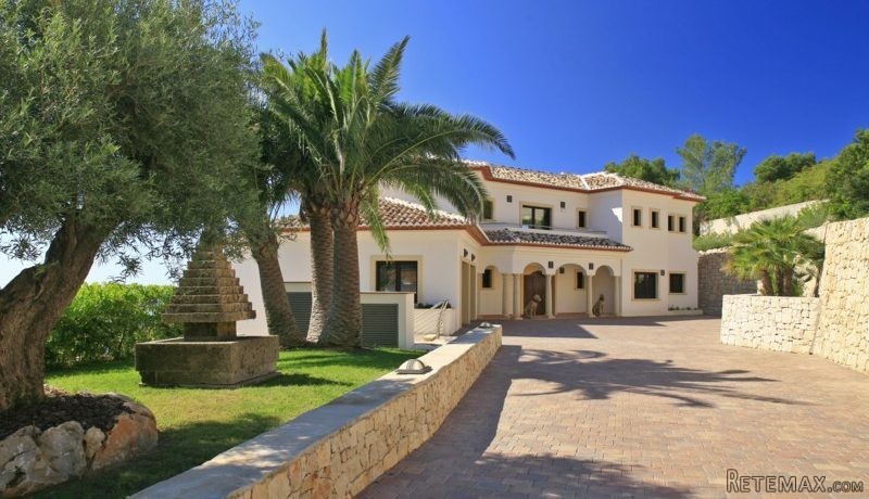 5 bedroom, 6 bathroom, Villa, Ambolo..
