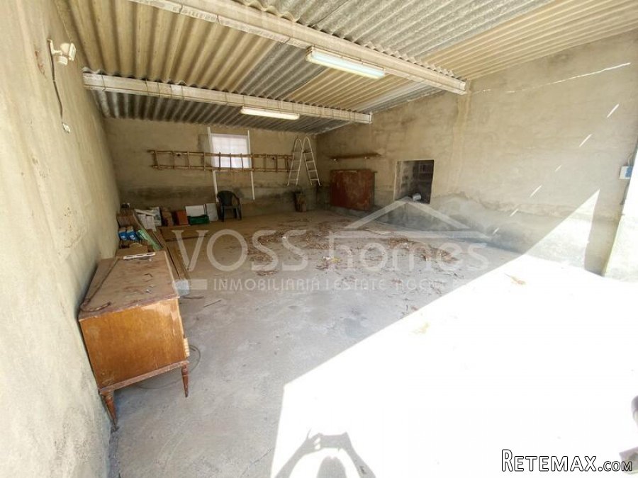 NEW LISTING TO VOSS HOMES - A large two storey Country.. - 8