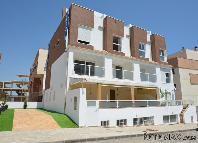Nice duplex apartments with sea view in Guardamar. This..