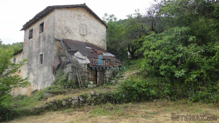 Imanje sa starinom te pomoćnim objektom na području O.. - 2