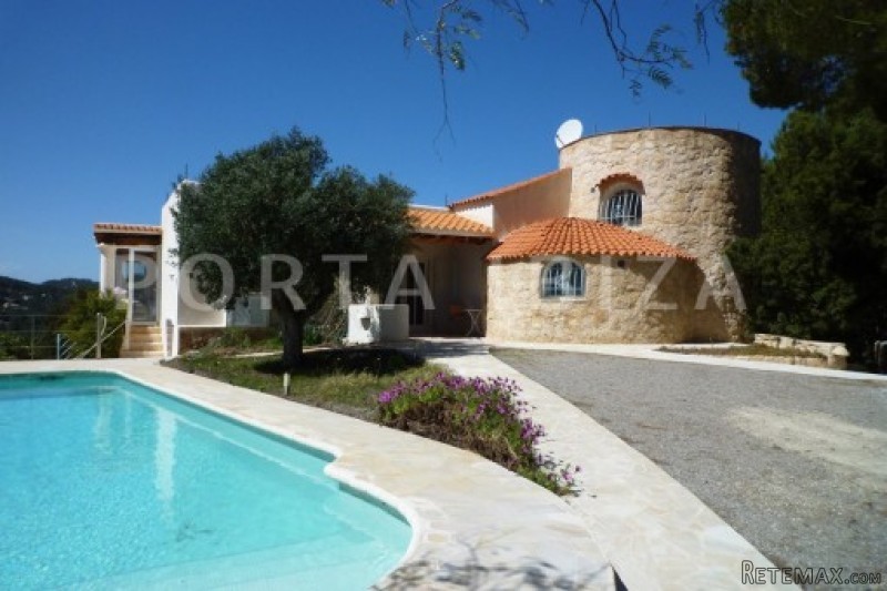 Huge villa with amazing sea views