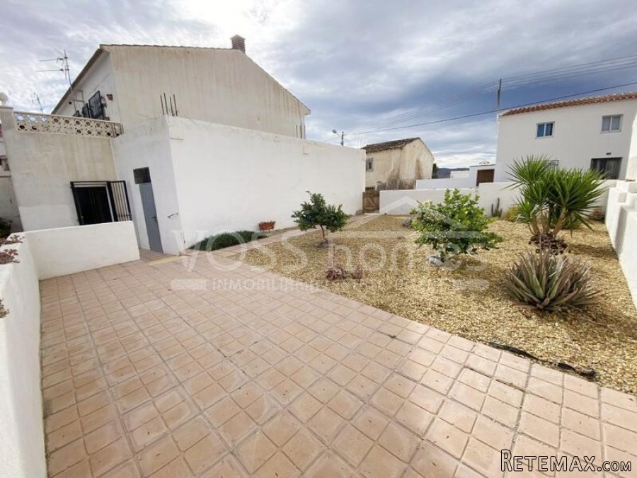 NEW & EXCLUSIVE TO VOSS HOMES - Recently modernised.. - 3
