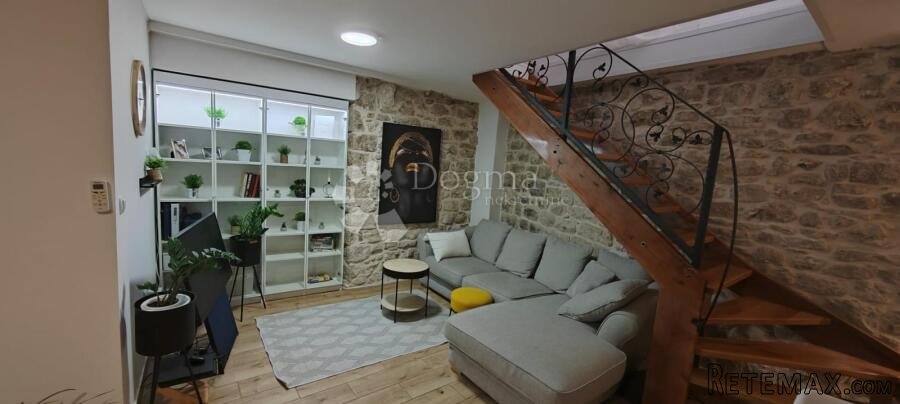 Renovirana kamena kuća u centru Kaštel starog - 3