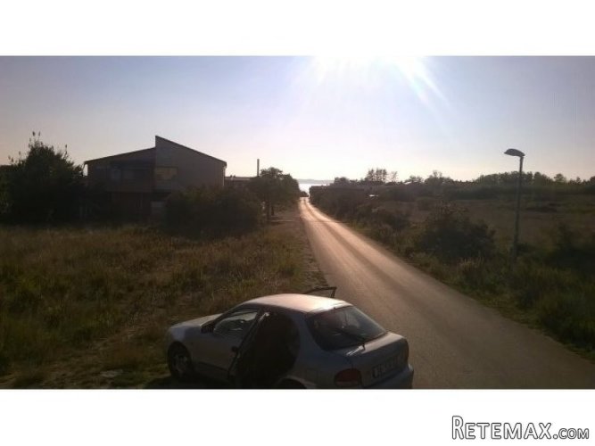 gradeviski teren 200m od mora
