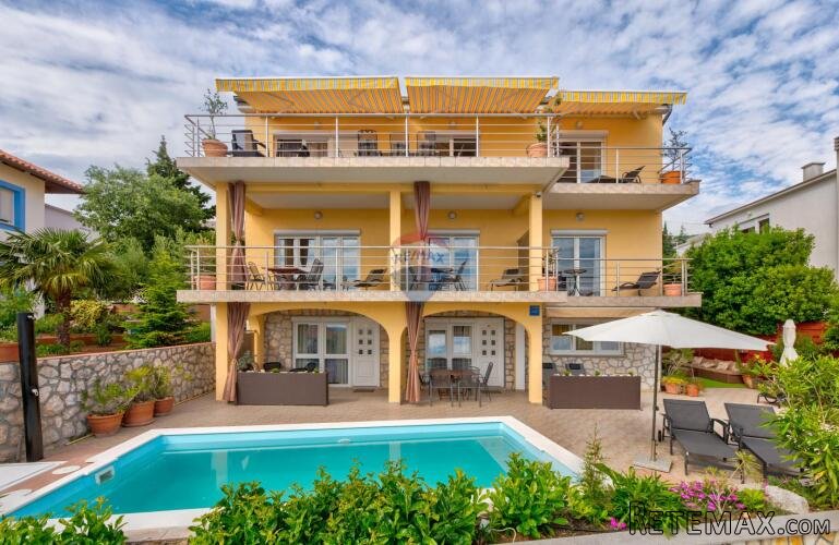 Crikvenica, Dramalj - kuća sa 7 apartmana u turističkom posl