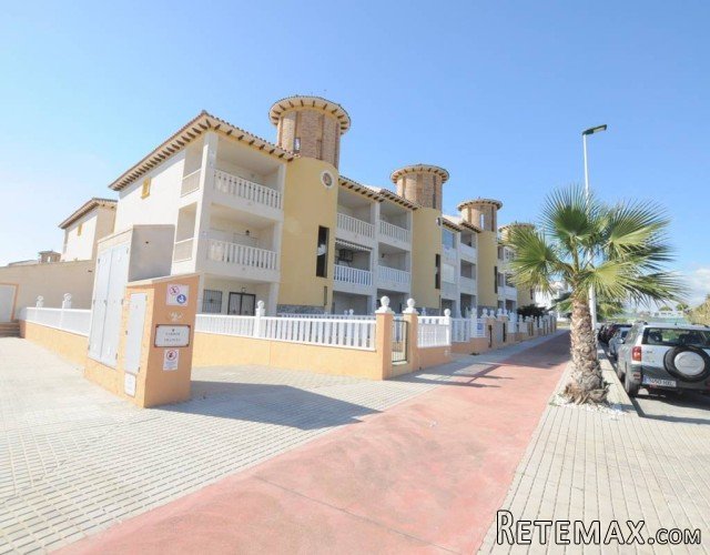 This beautiful apartment in El Pinet is on the ground..