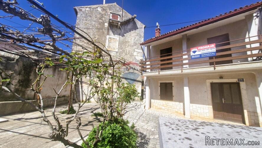Istra, Marčana-PRILIKA- EKSKLUZIVNA PRODAJA Kuća u centru Ma