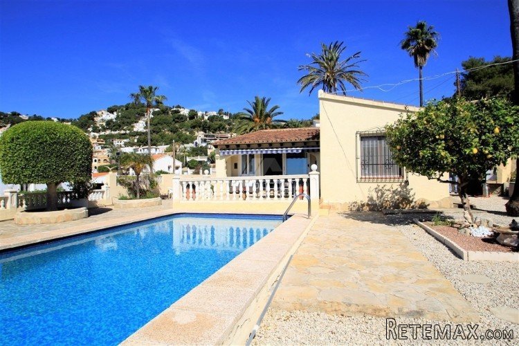This lovely single storey villa with sea and open views is..