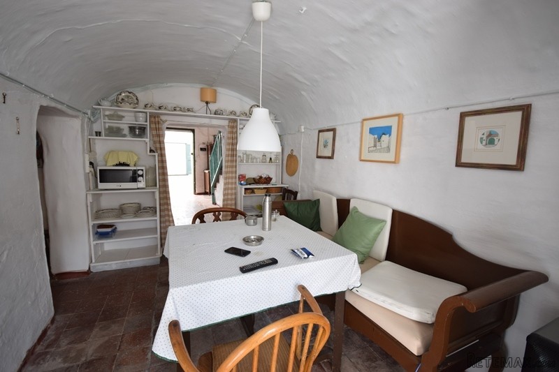 4 Bedrooms Town House For Sale - 2