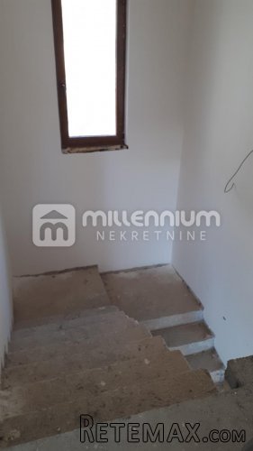 Poljane, dvojna kuća s bazenom, pogled na more - 9