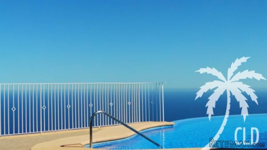 One off opportunity to buy a fantastic apartment with a.. - 3