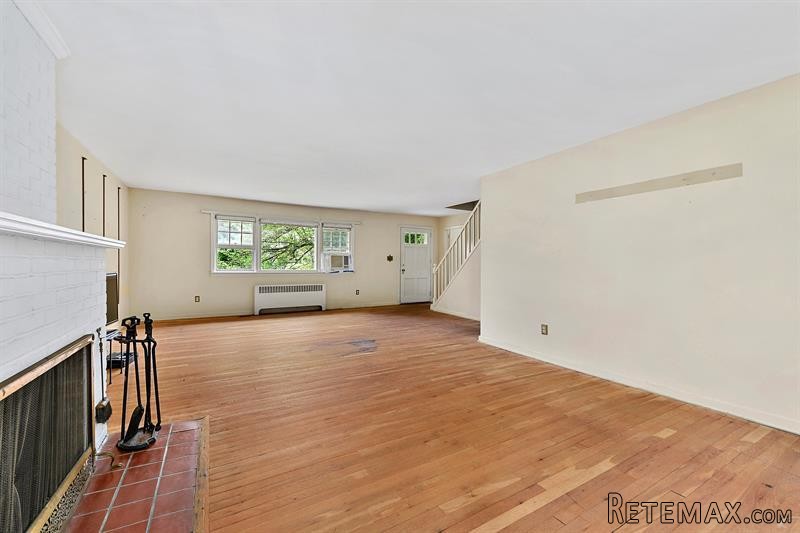 4 bedroom House For Sale: 80 Poillon.. - 2
