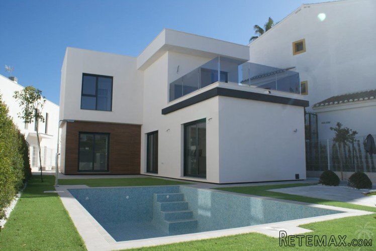 This beautiful and bright villa is located near San Javier..