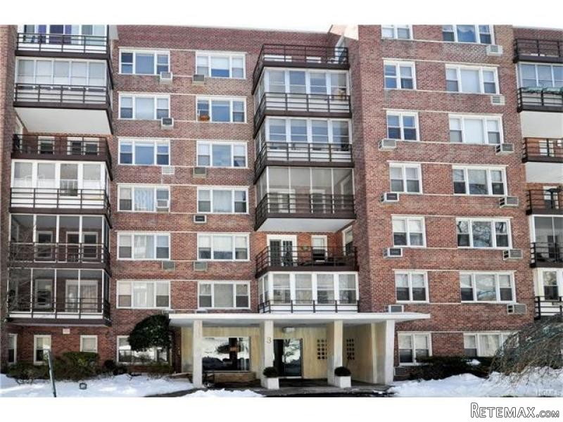 1 bedroom Commercial Property For Sale:..