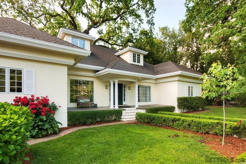 7 bedroom House For Sale: 64 Fern Lane..