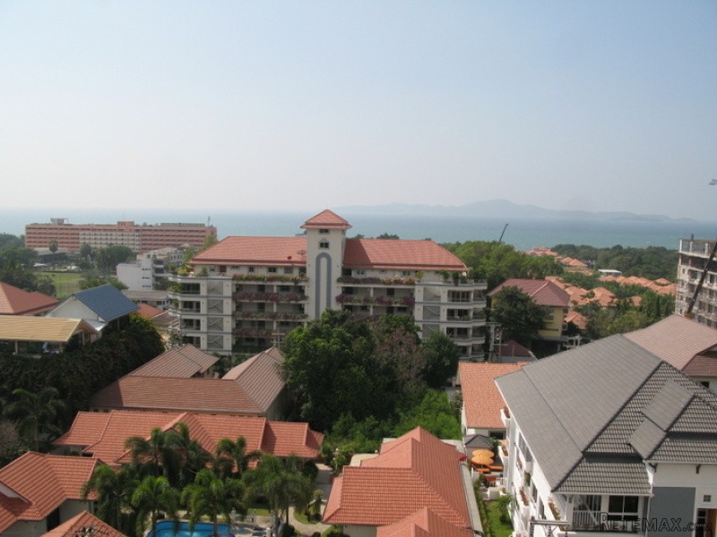 C-View: generous 1-bedroom corner.. - 2