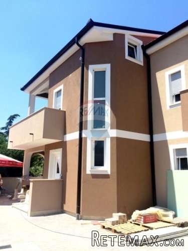 Pula, Fažana: Lijepa kuća sa dva dva apartmana, 450 m od...