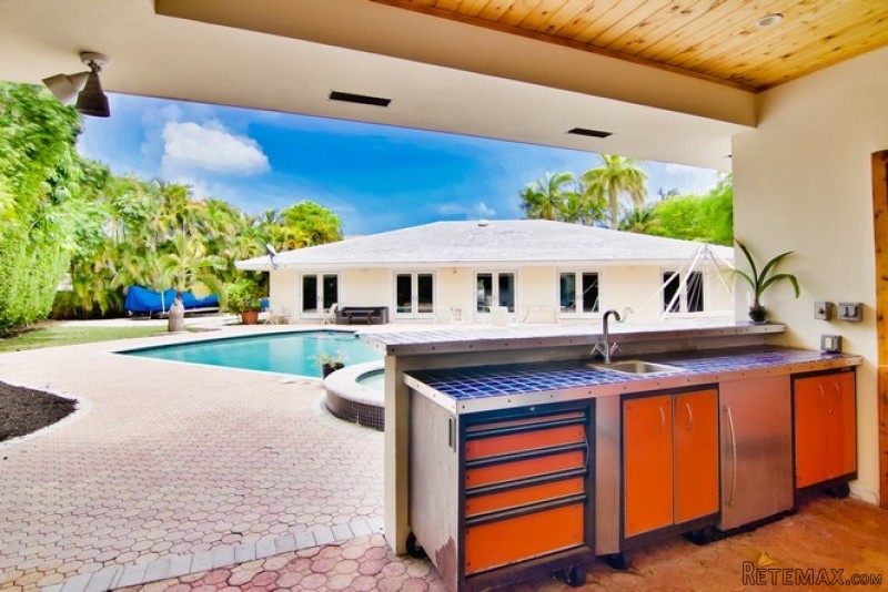 3 bedroom House For Sale: Miami 33137 - 2