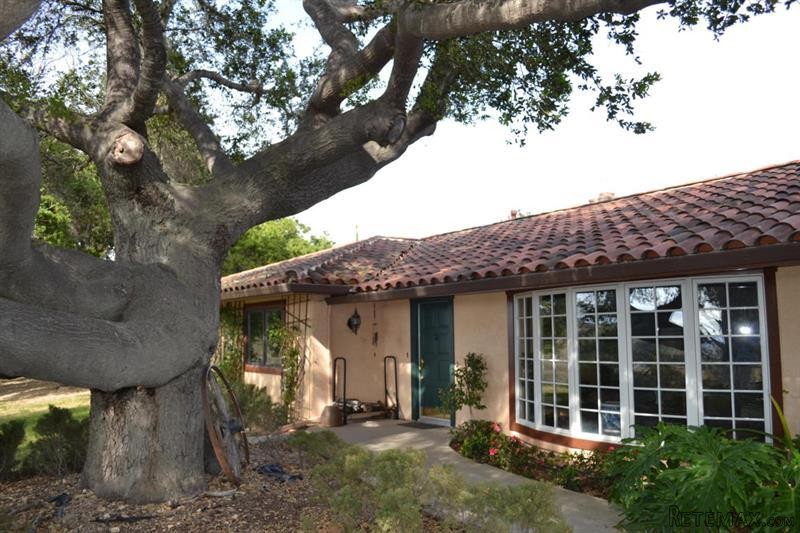 3 bedroom House For Sale: 3231 Live Oak..