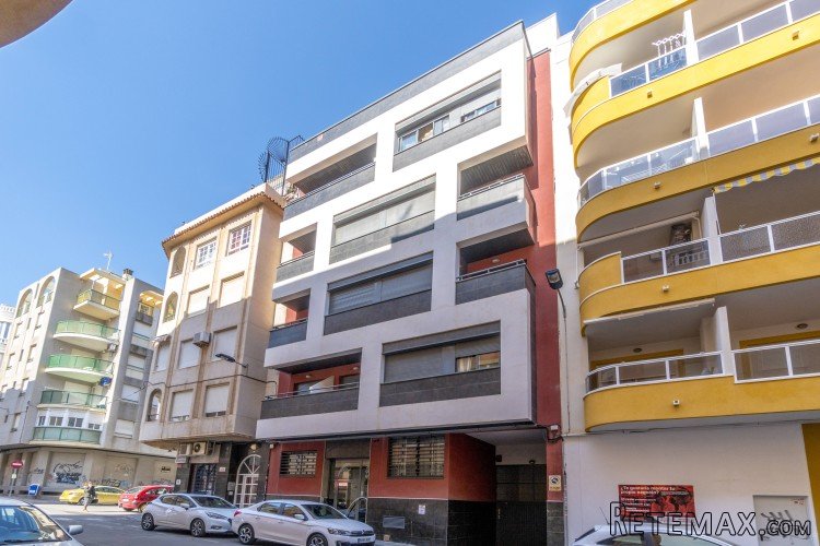 Fantastic house with top quality finishes, on the 3rd floor..
