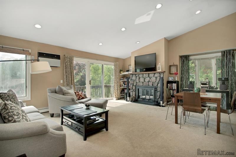 1 bedroom House For Sale: 261 West..