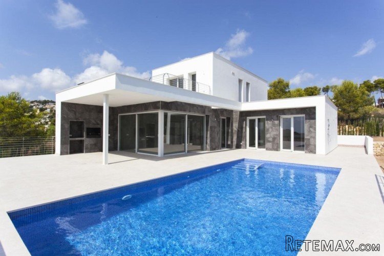 Modern villa with a built area of 177 m2 that consists of a..