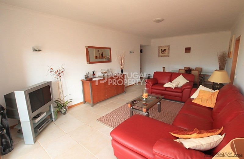 Spacious 3 bed with nice open views and.. - 2