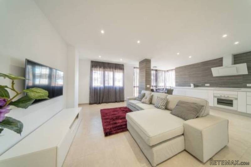 3 Bedroom 2 Bathroom Apartment In..