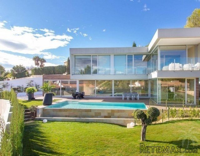 Luxury new build detached villa modern design with 465m2..