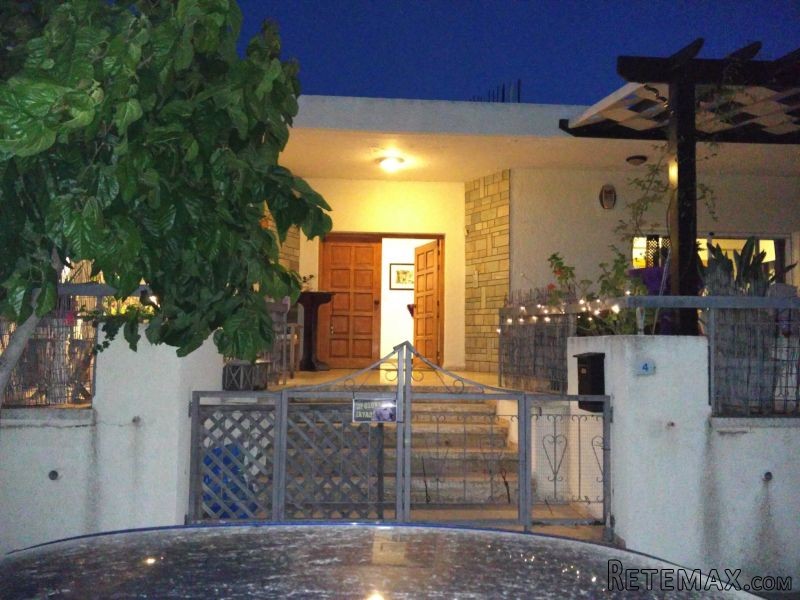 Detached six bedroom villa in Ekali - 2