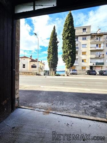 Poslovni prostor na ulazu u grad - 2