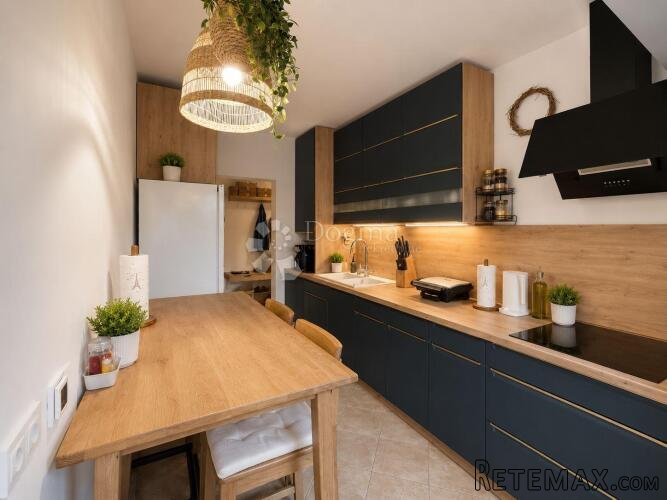 Pula Centar – Potpuno renoviran stan 60 m² s balkonom - 2